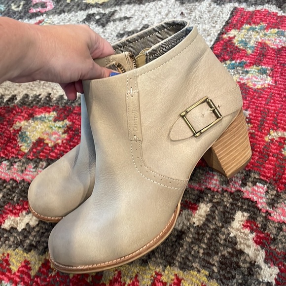 Caterpillar cream booties - size 10 - Picture 3 of 6